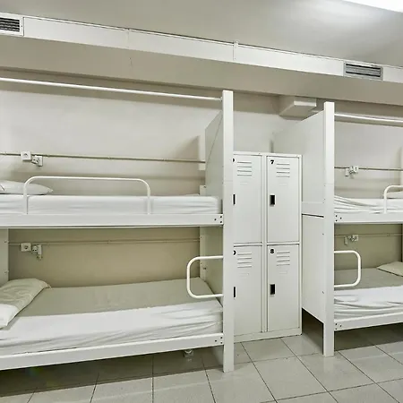 Hola Eixample Хостел Барселона