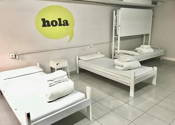 Hola Eixample Хостел *