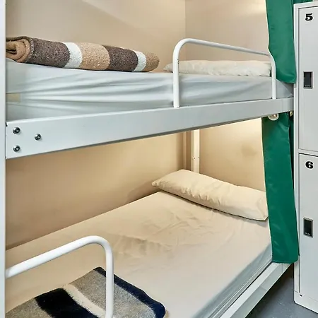 侯拉典范旅馆 *