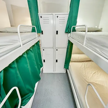 Hola Eixample Hostel