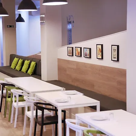 Hostel Hola Eixample *