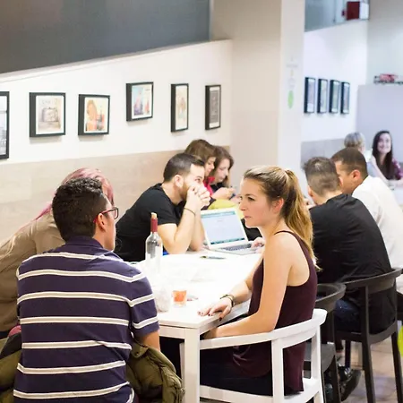 Hostel Hola Eixample Βαρκελώνη