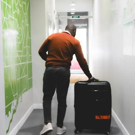 Hola Eixample Ostello