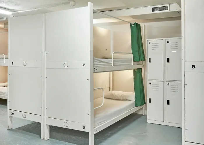 Hola Eixample Hostel