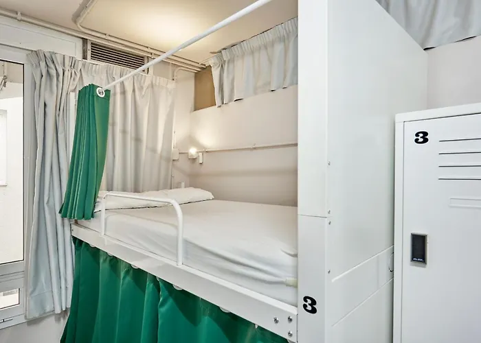 Hola Eixample Hostel Barcelona