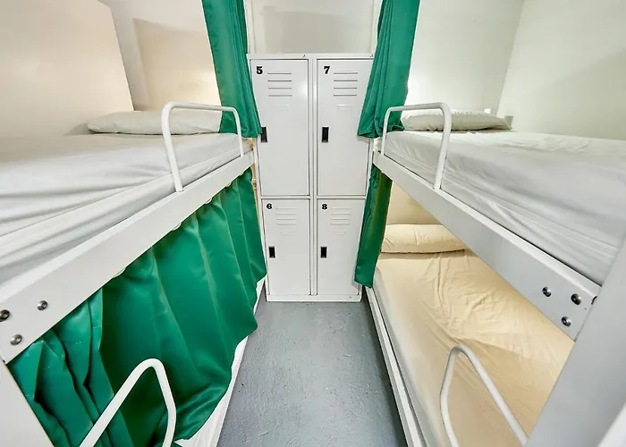 Hola Eixample Hostel