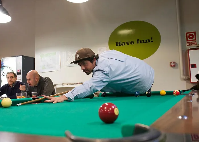 侯拉典范旅馆 *