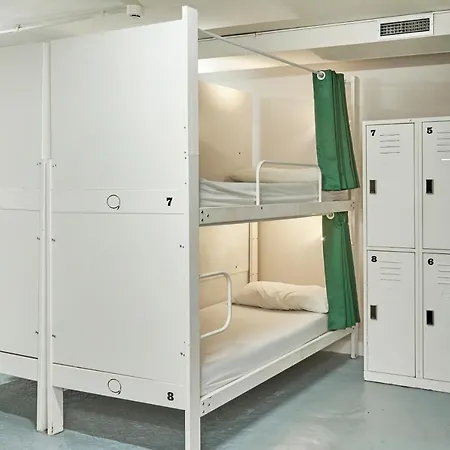 Hola Eixample Hostel