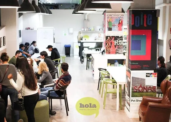Hola Eixample Hostel *