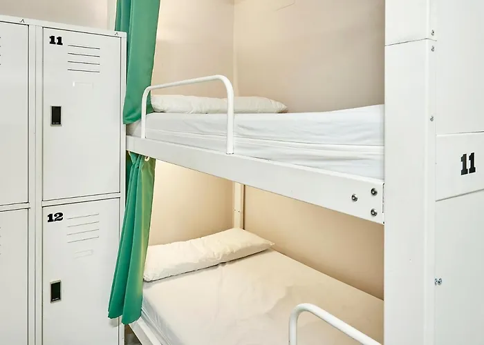 Hola Eixample Hostel