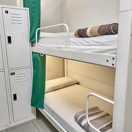 Hostel Hola Eixample *