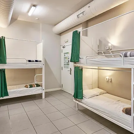Hola Eixample Hostel *