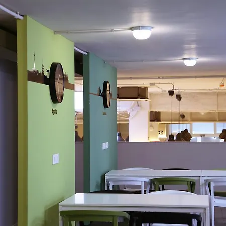 Hostel Hola Eixample Barcelona