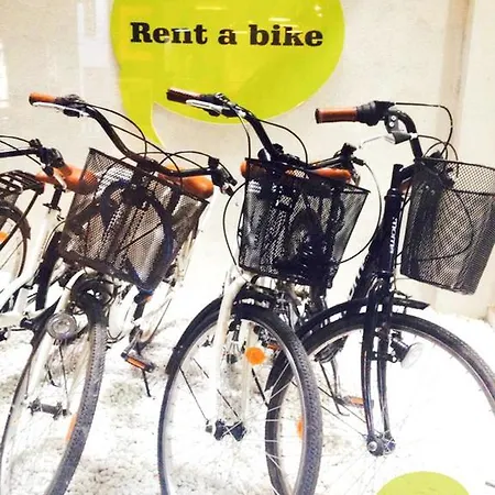 Hola Eixample Hostel Barcelona