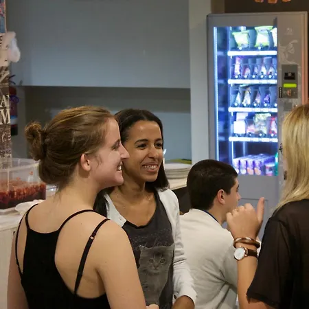 Hola Eixample Hostel *