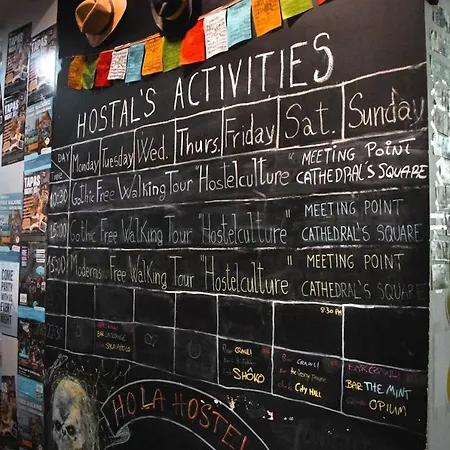 Hola Eixample Hostel *