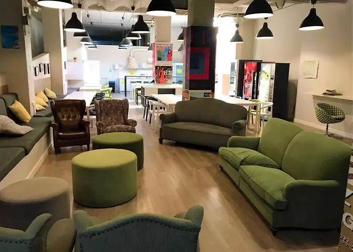 侯拉典范旅馆 *